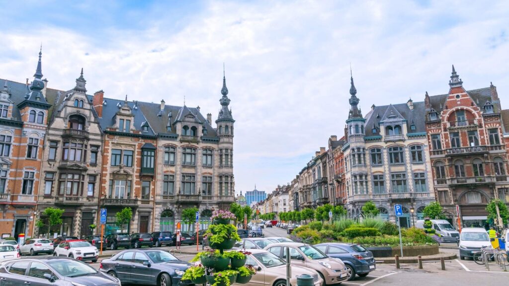 Dépannage châssis Schaerbeek : façade de maisons de la place Colignon