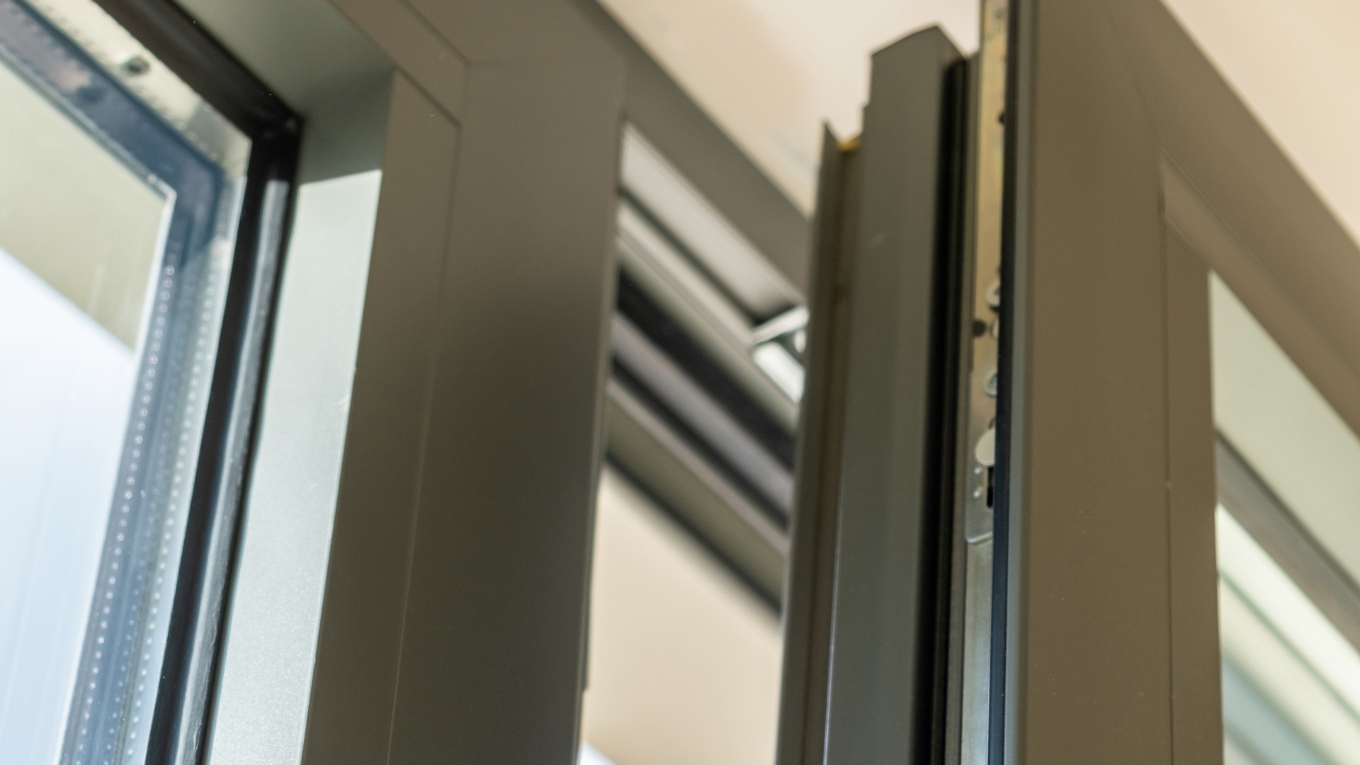 Profil de châssis en aluminium