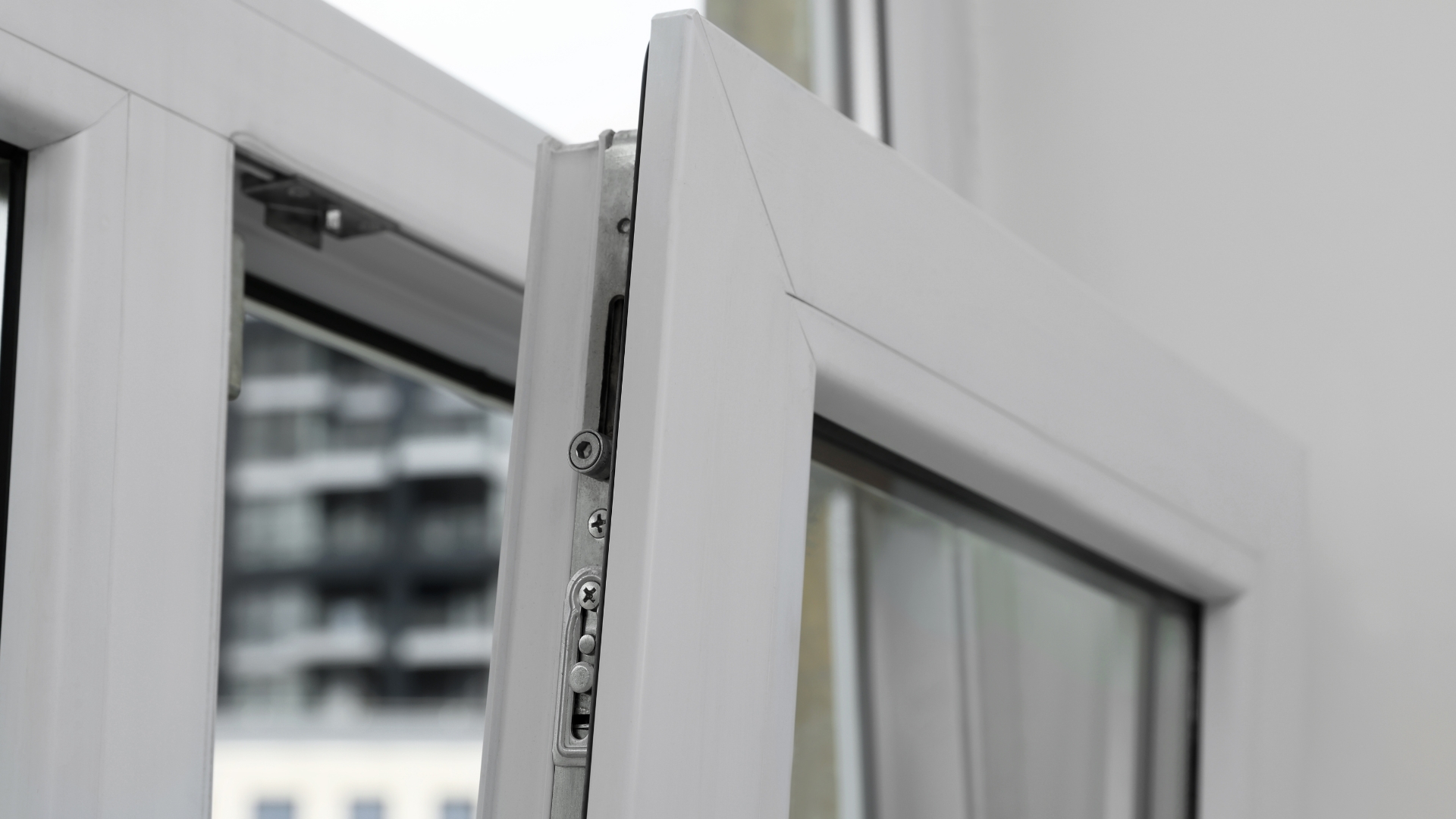 Profil de châssis en PVC blanc