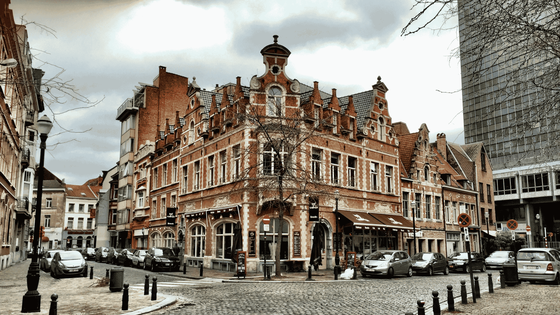 Façades de maisons bruxelloises avec châssis en bois